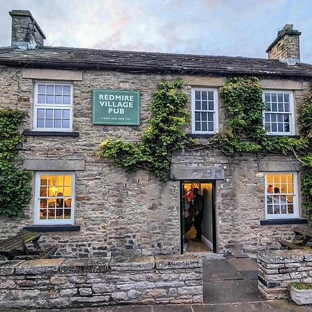 Redmire Village Pub Exterior foto