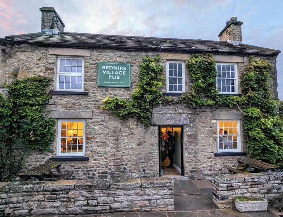 Redmire Village Pub Exterior foto